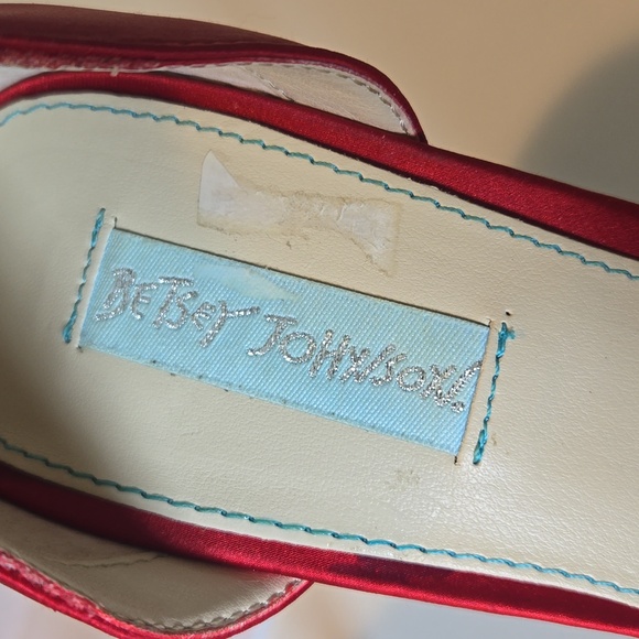 Betsey Johnson red satin jeweled bow heels, sz 8.5 - Picture 7 of 9